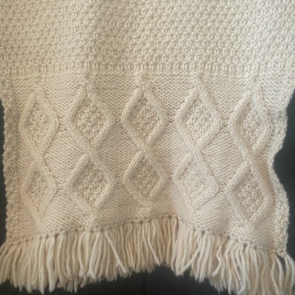 Beautiful hand knit 100% wool scarf - Picture 4 of 5